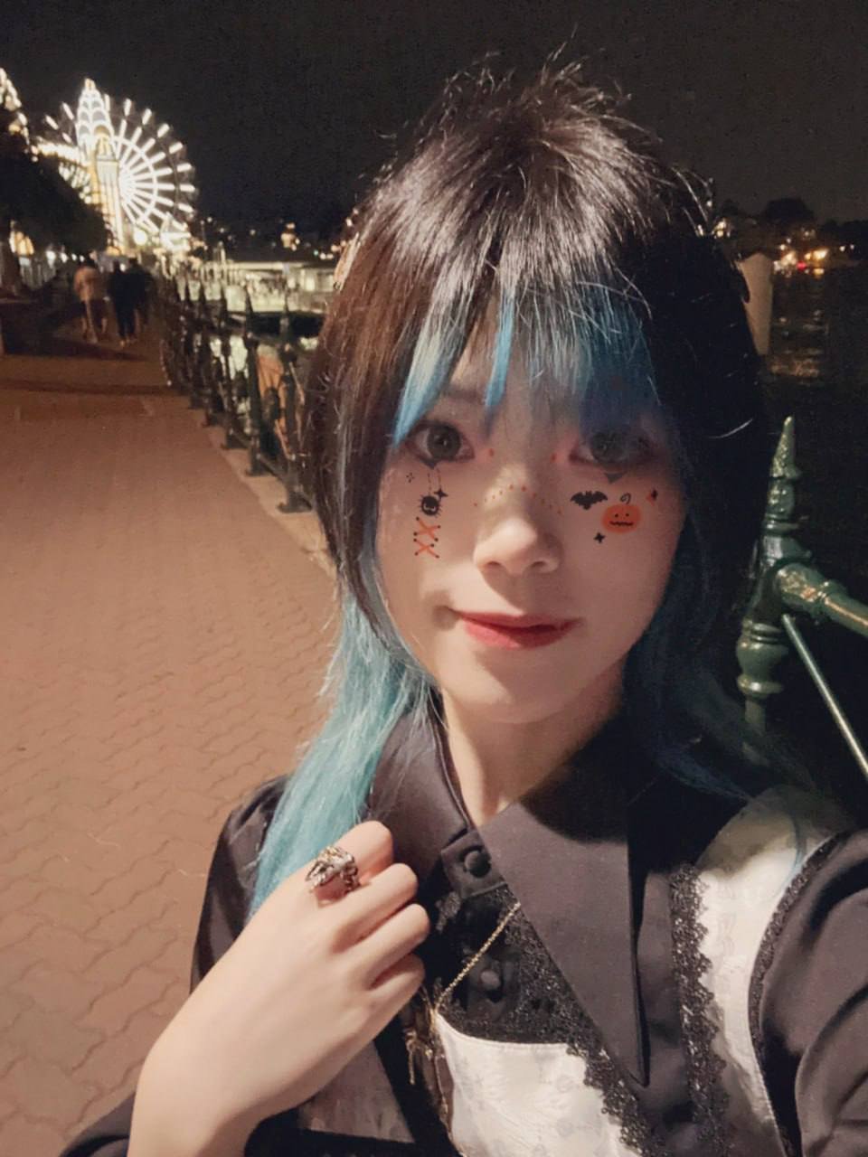 キュート・ジャパニーズ・アマチュア・ガールフレンド・モーンズ・ワイルドリー・イン・ホームメイド・ファック 1