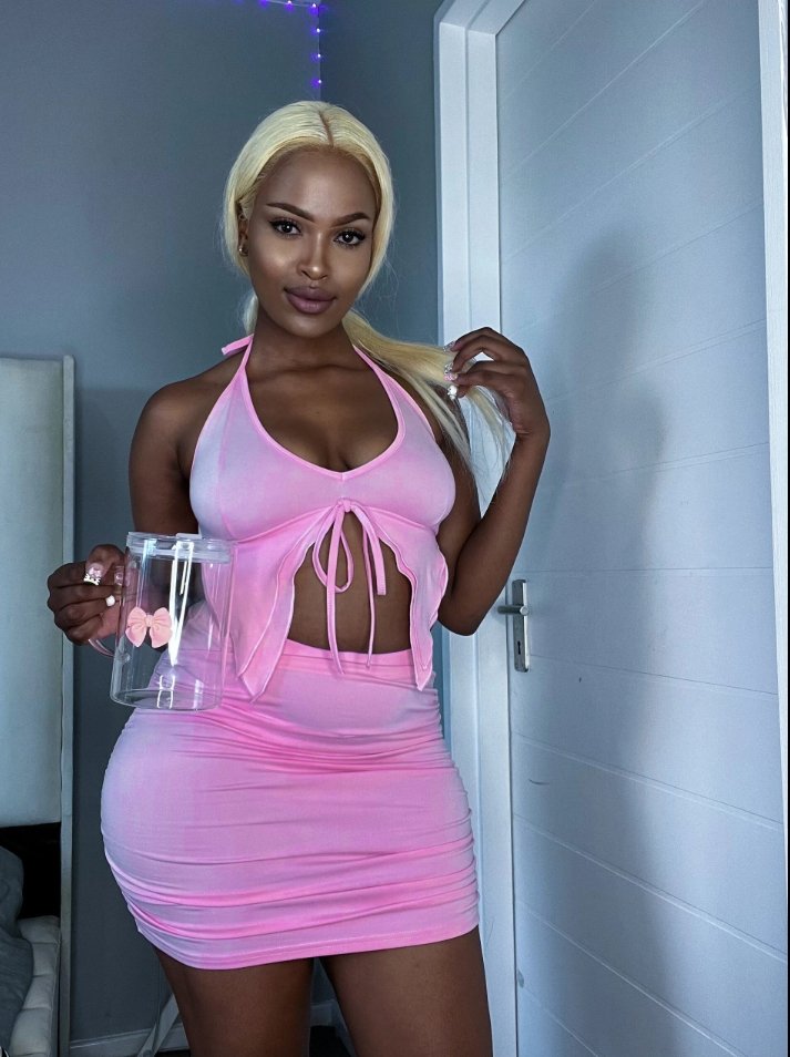 ホワット・エブリワン・シーズ・バーサス・ハウ・ユー・イマジン・ハー・エブリ・ナイト — エボニー・マスターベイション 1