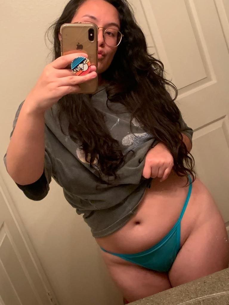 Amateur Latina Esposa con coño peludo 32