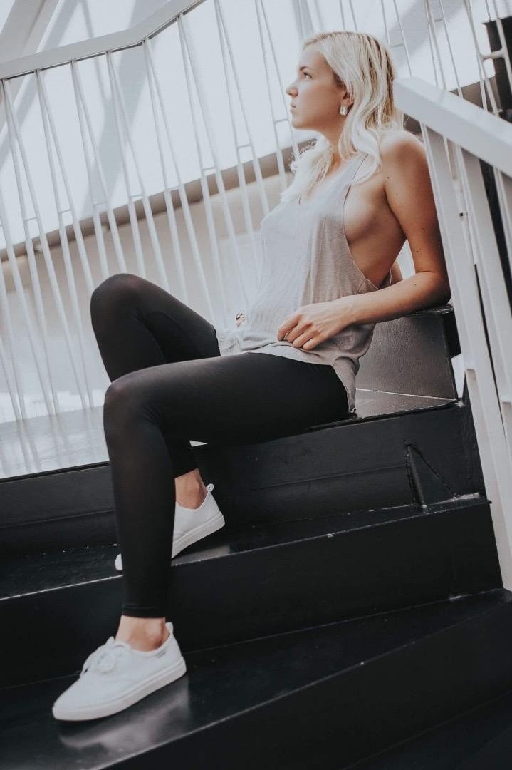 ホーニー・ワイフ・アン・ショウズ・オフ・ハー・ノーティー・サイド・イン・ア・プライベート・セッション 12