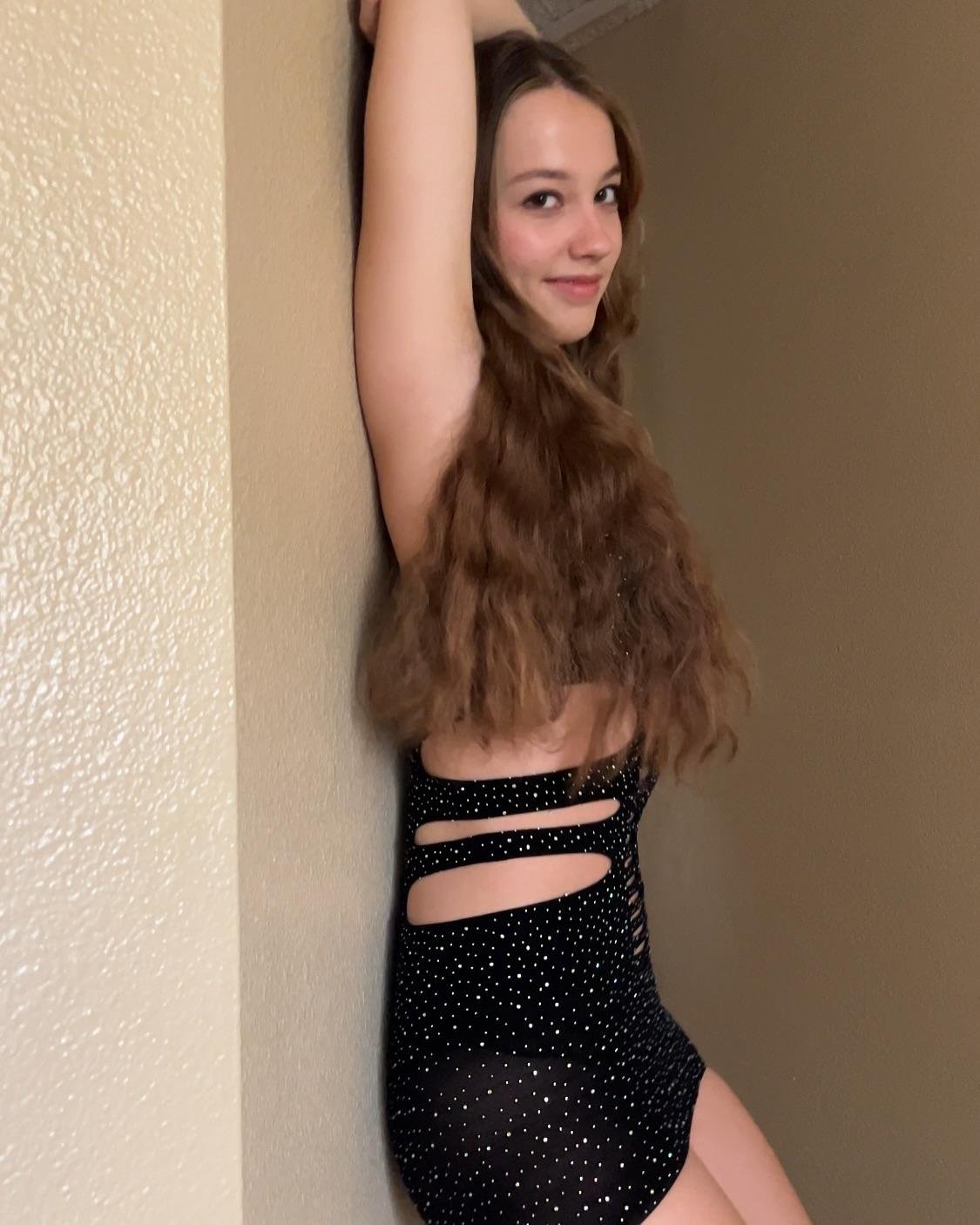 アンフィサリア・ルックス・ソー・オーサム・ユール・ベッグ・フォア・ア・テイスト 1