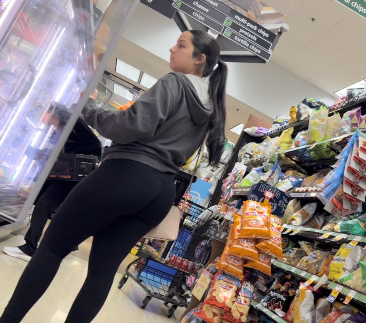 Voyeur Catches Hot Asses In A Nonconforming Wild Candid Haul 2