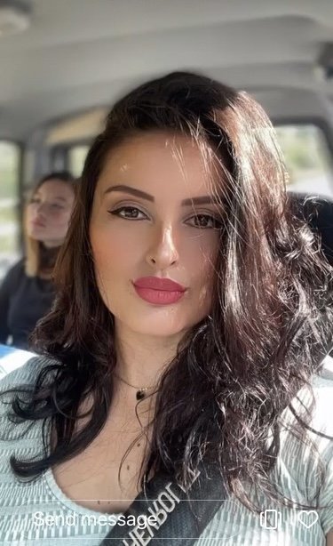 Che cosa ne pensate di Carolina? La bellezza con l'asso nella manica? 4