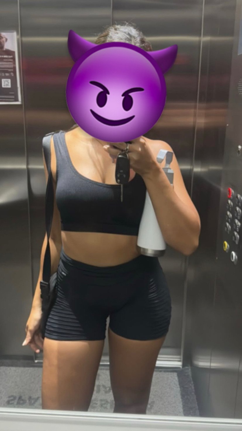 Cuckold Posts His Slutty Girlfriend Getting Wrecked ???? 1
