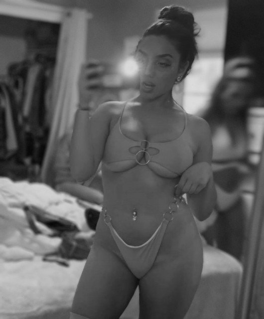 Die Jungfrau meiner Freunde ist zum Teilen gemacht 2