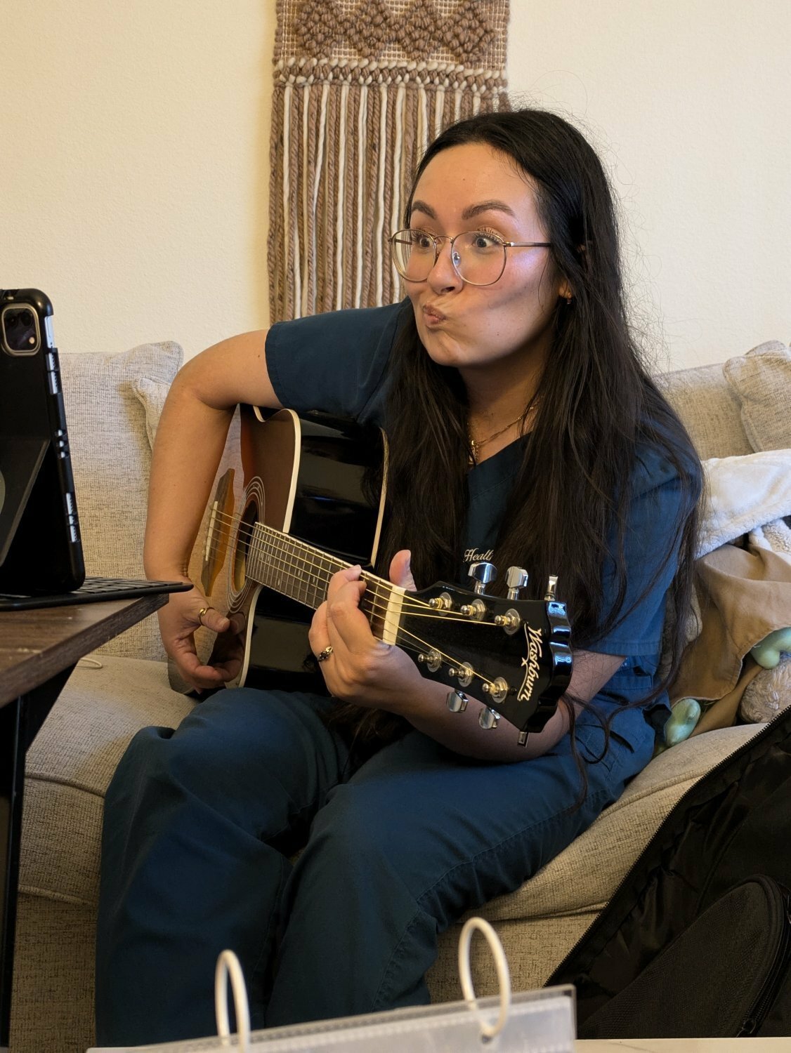 Puta latina peluda fornicando 8