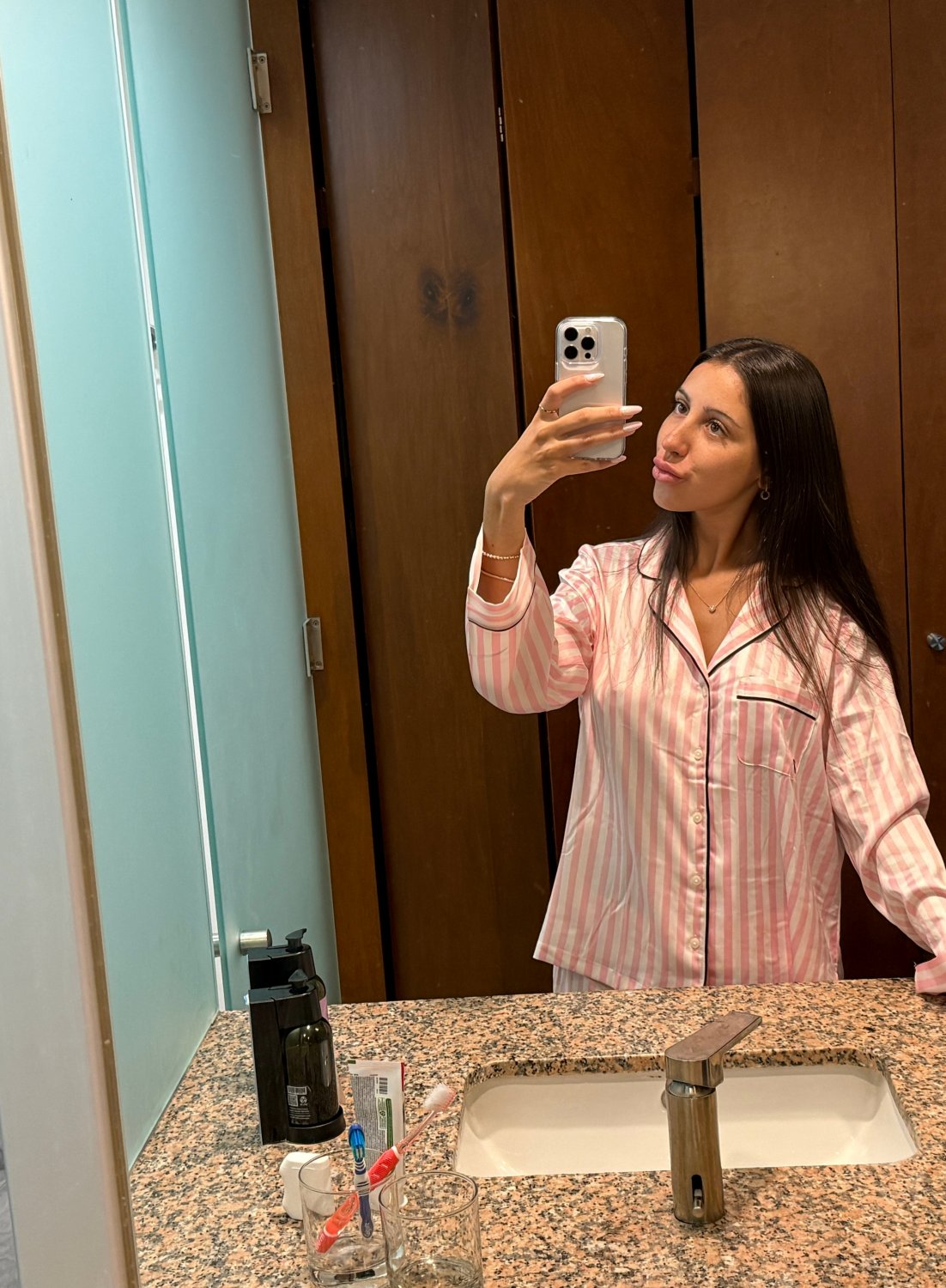 Ich werde nicht schlafen, bis mir jemand einen Gute-Nacht-Creampie gegeben hat 1