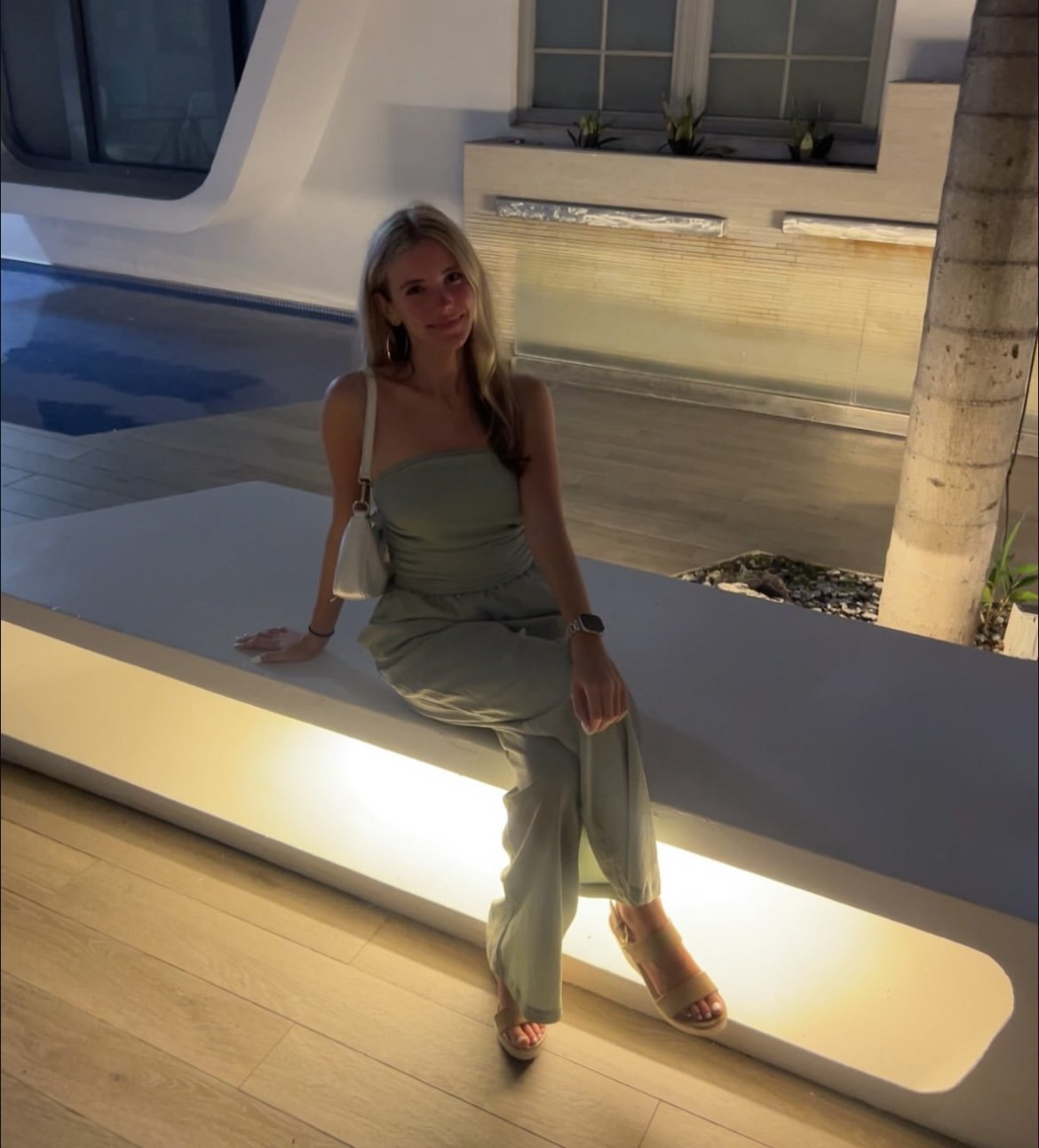 Adolescente de cabelo claro 1