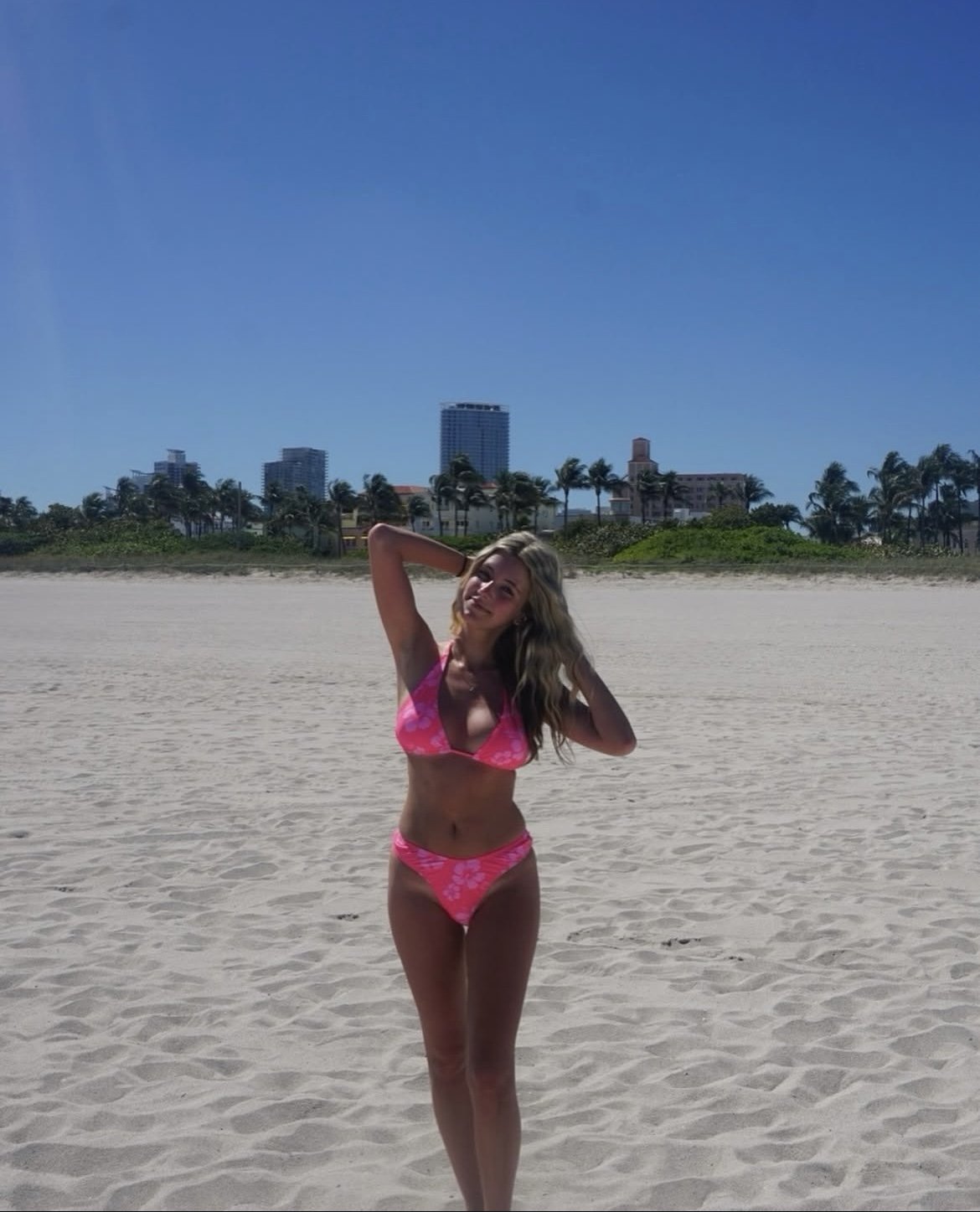 Adolescente de cabelo claro 2