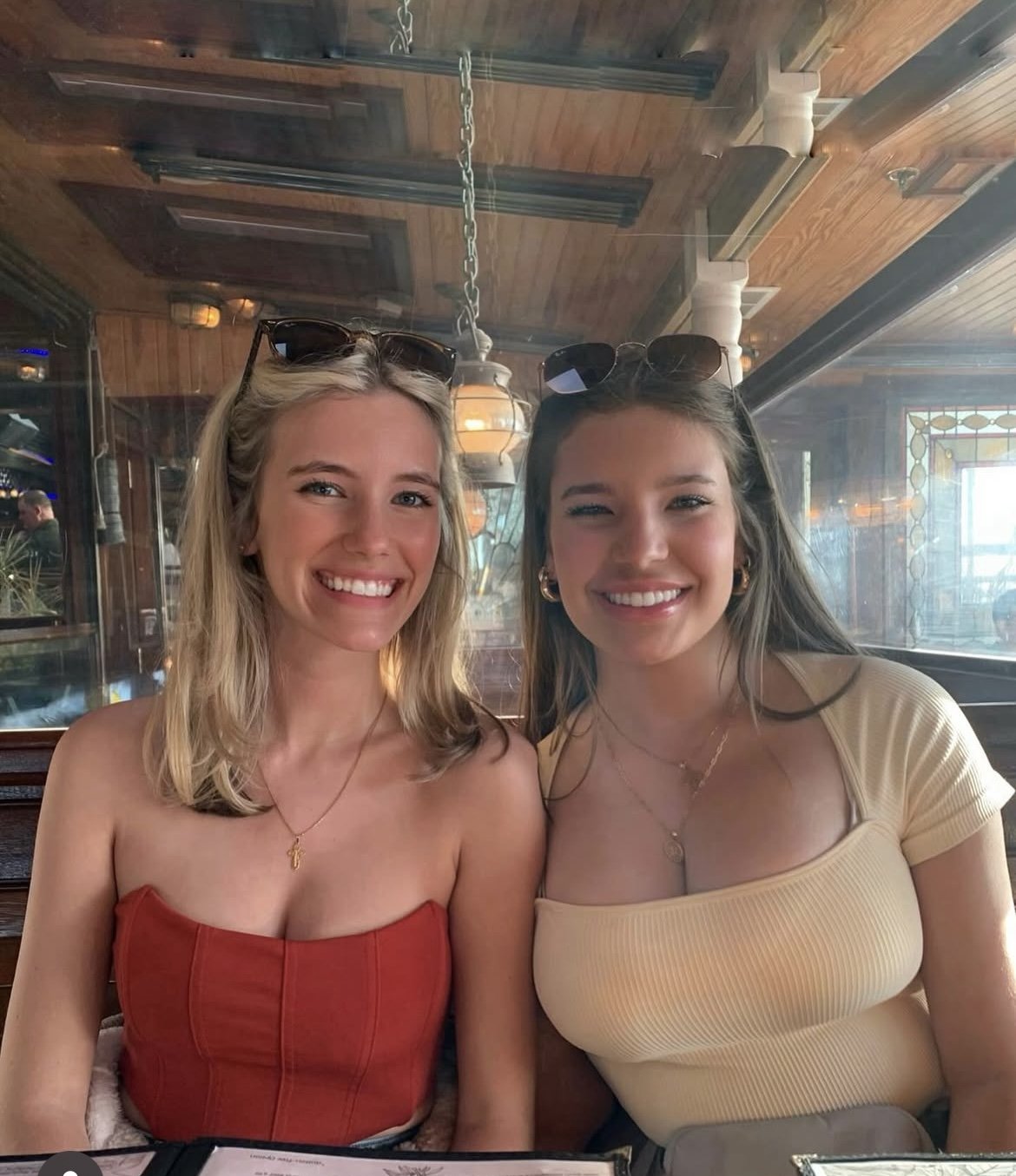 Adolescente de cabelo claro 8