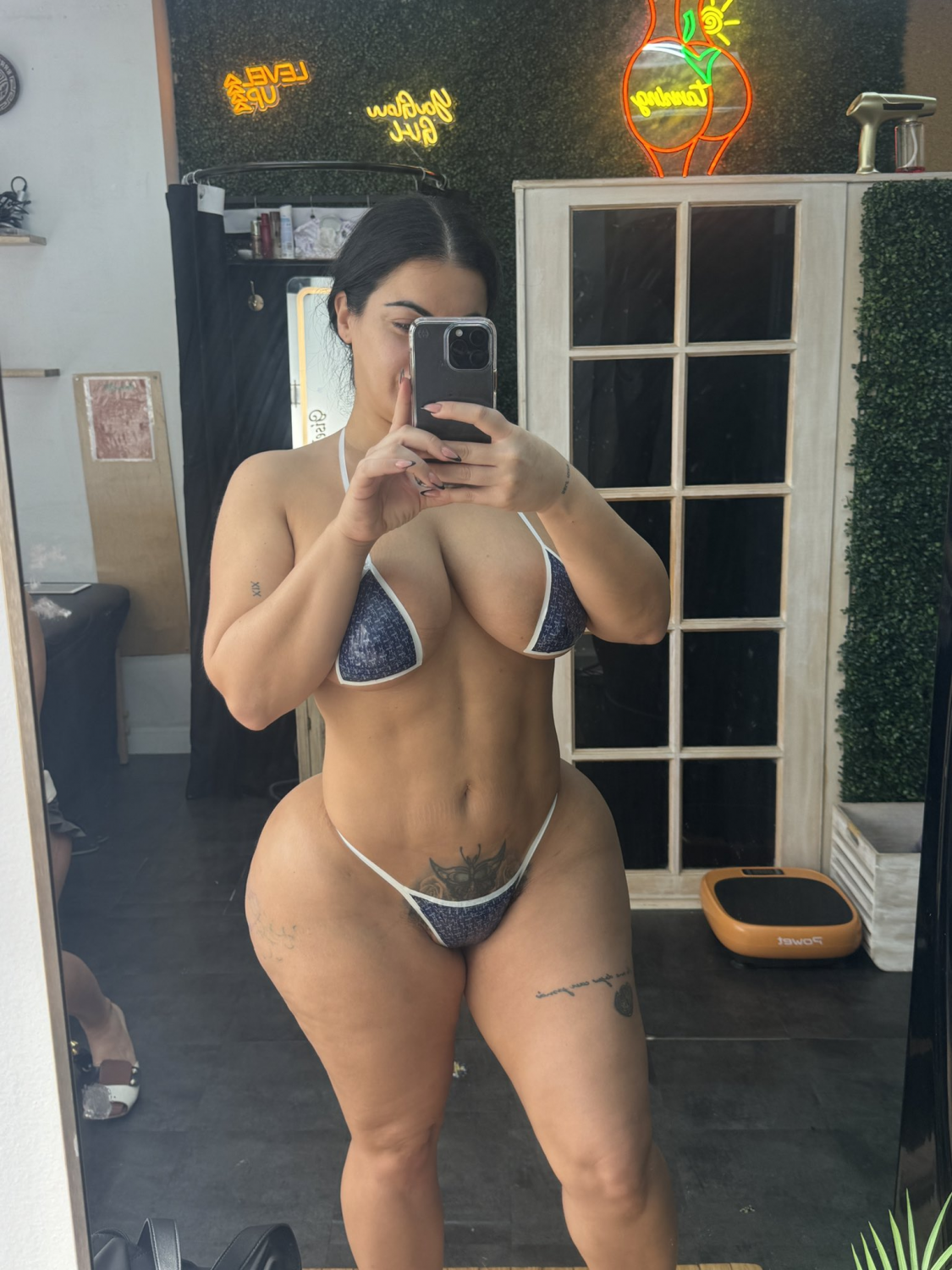 💋ẞølø Çûrv¥ T#íçç 4!r!€$ 23