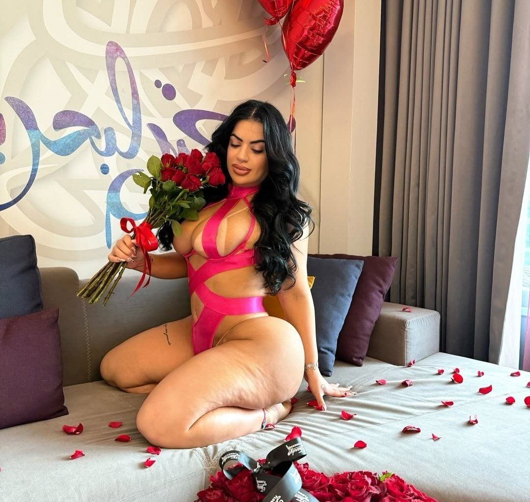 💋ẞølø Çûrv¥ T#íçç 4!r!€$ 28