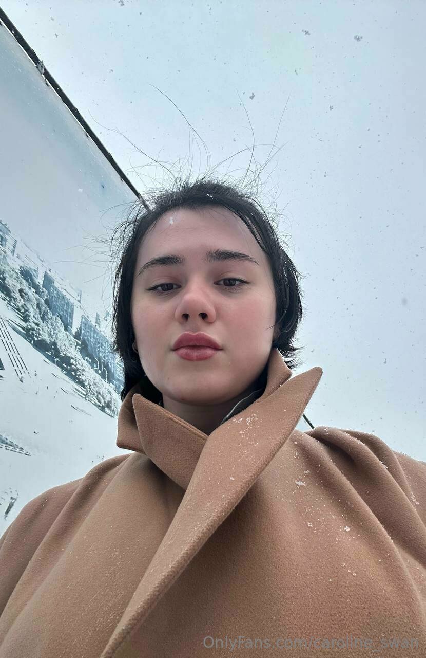 Caroline Swan Strips Naked And Teases With Her Wet Curves 1