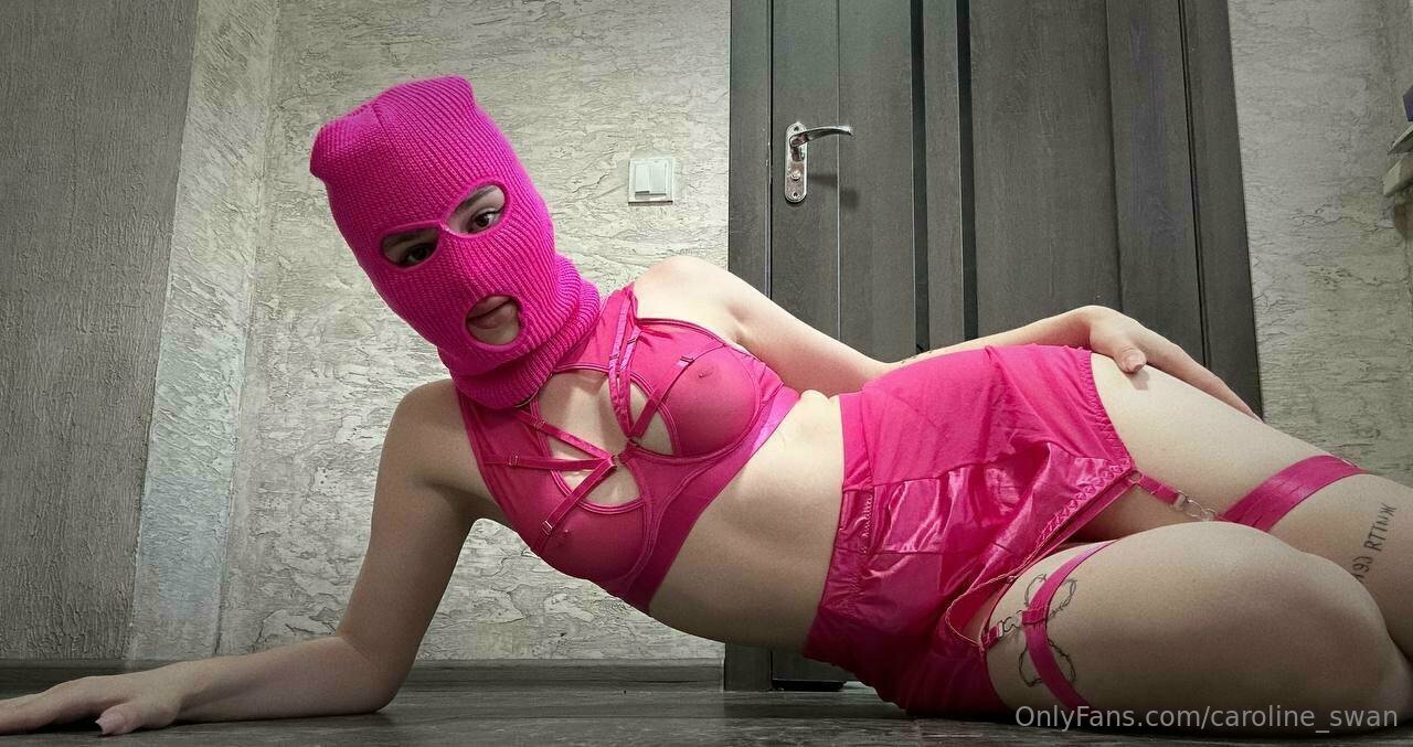 Caroline Swan Strips Naked And Teases With Her Wet Curves 19