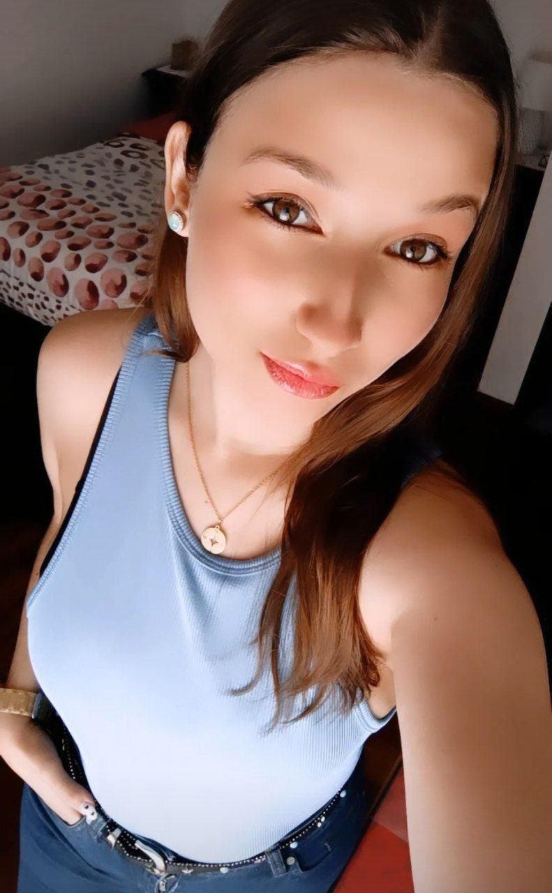Leaked Slut Exposes Her Soaked Pussy Begging For More 1