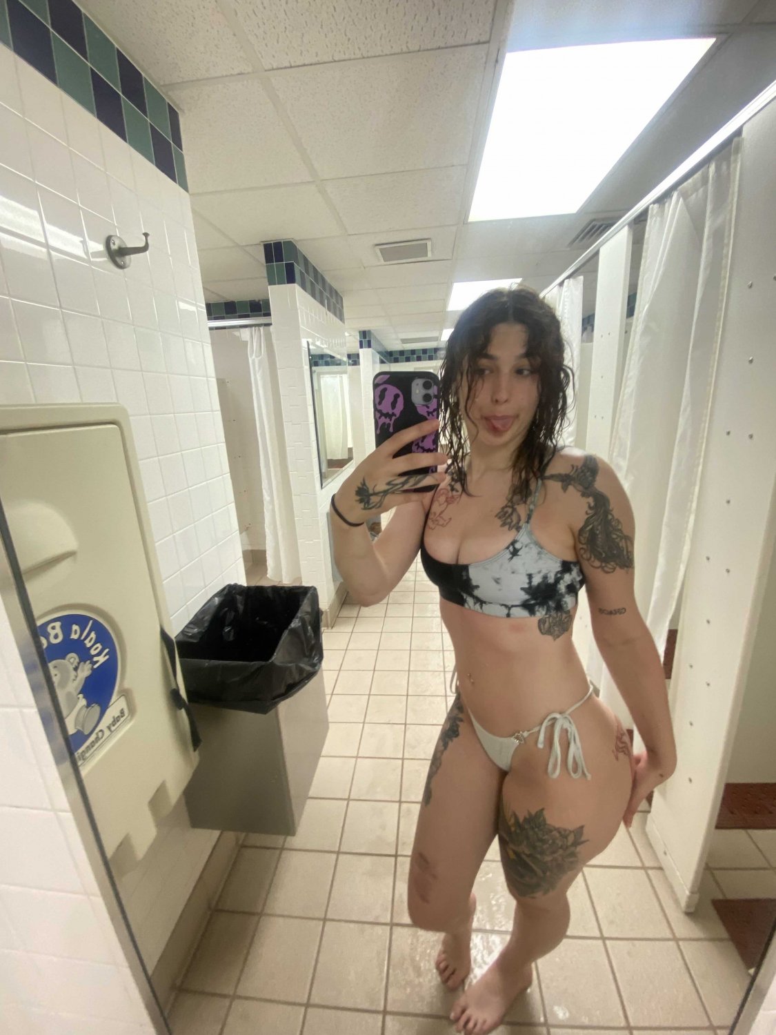 Slutty White Babe Gags On BBC Daddy’s Cock And Squirts Hard 2