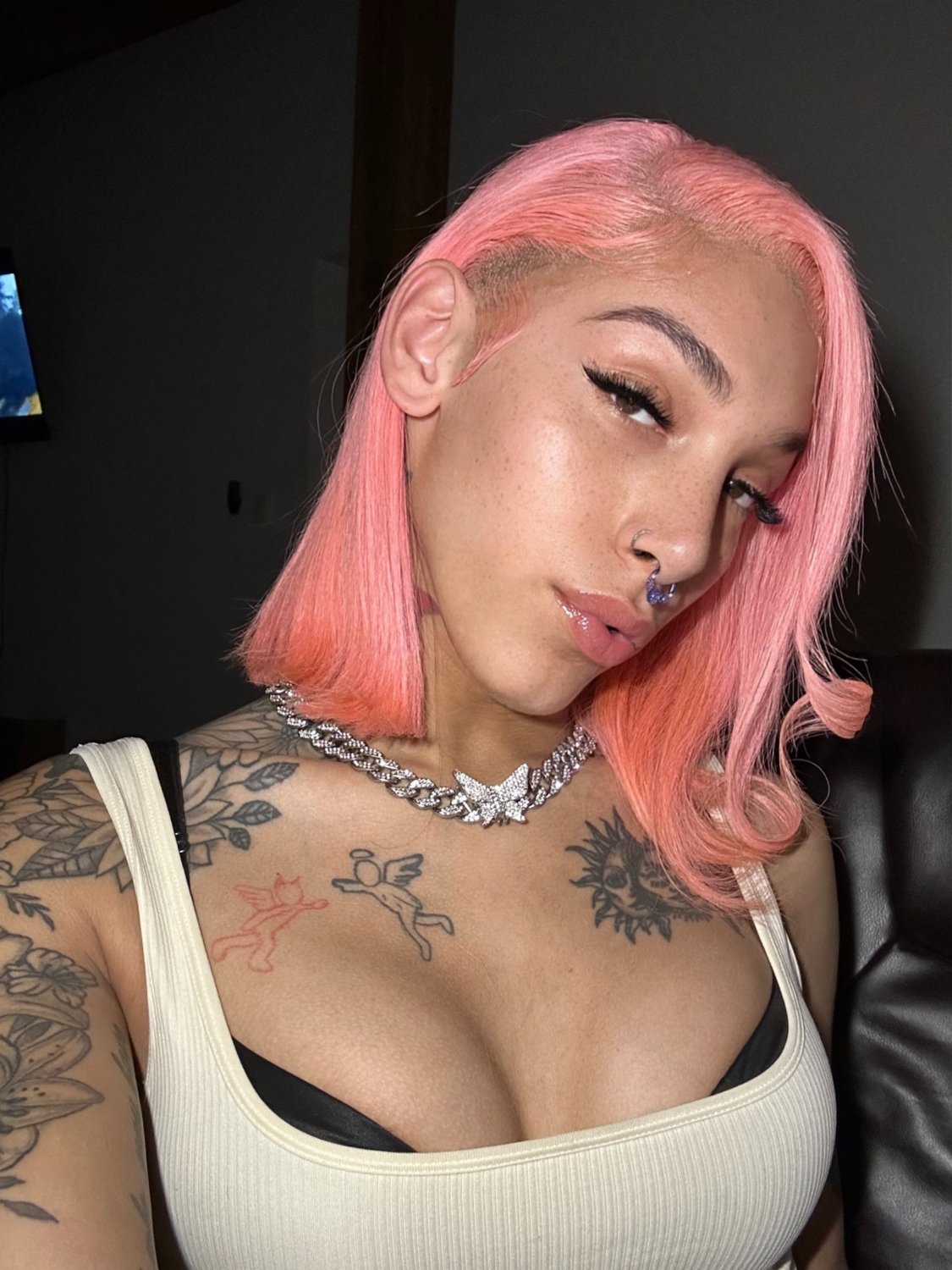 Shemale Sweetheart Gets Her Tight Ass Destroyed By BBC 4