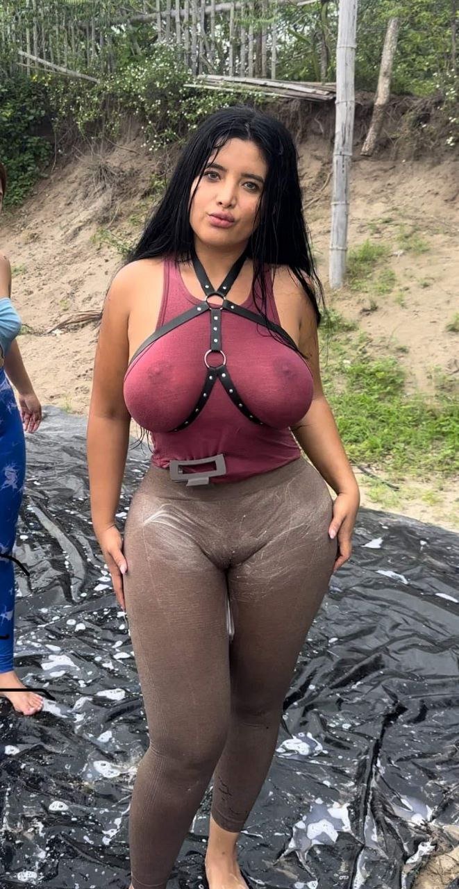 カービー・ラテン・ボムシェル・ショウズ・オフ・ハー・ビッグ・アス・アンド・ウェット・プッシー 20