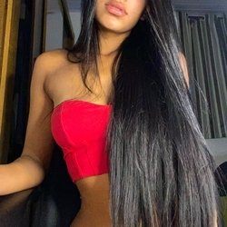 Skinny Hot Camgirl Gets Naked And Plays With Her Wet Pussy 2