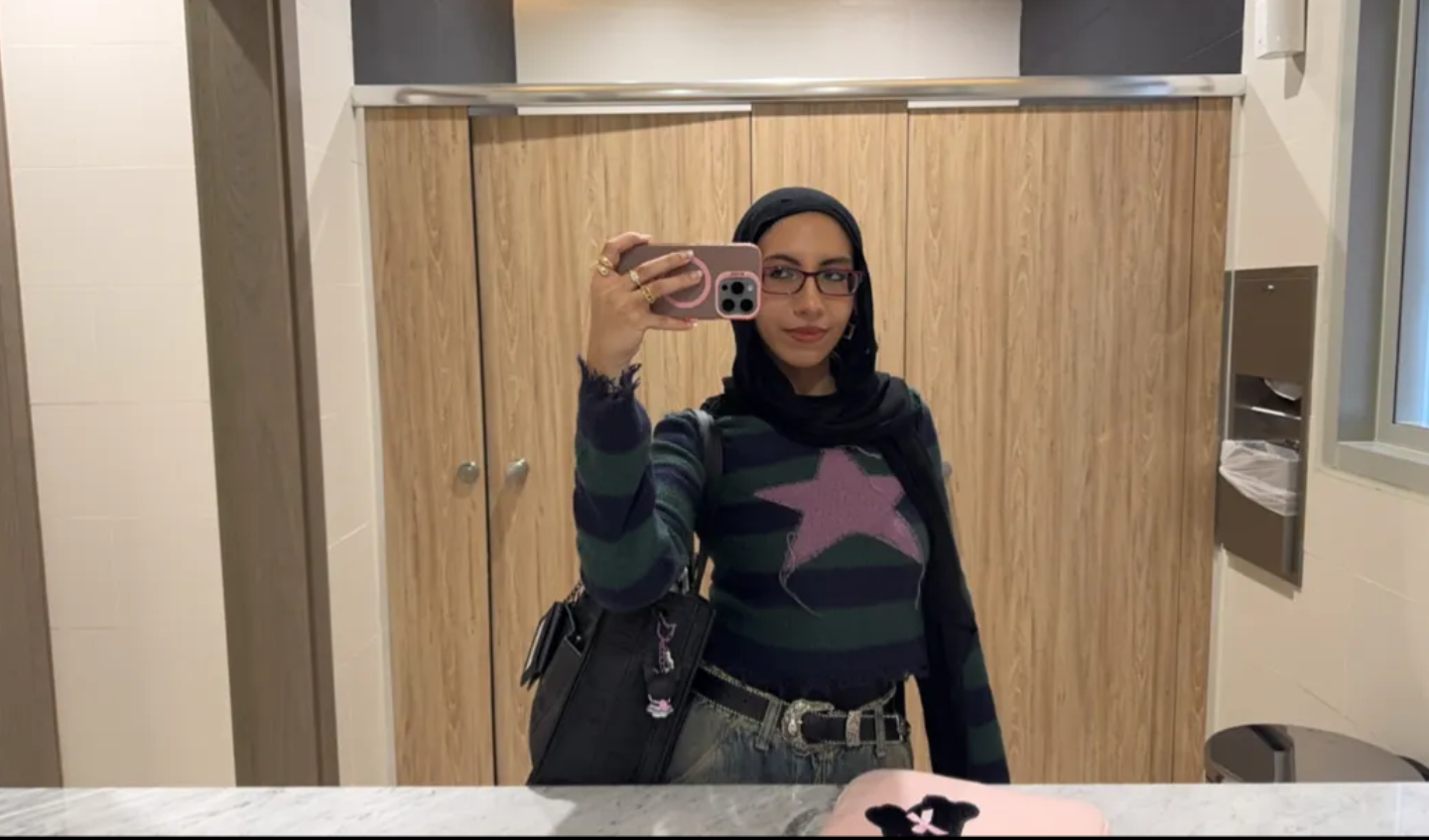 Hourglass Hijabi Girl Teases In Mirror Selfies ???? 1