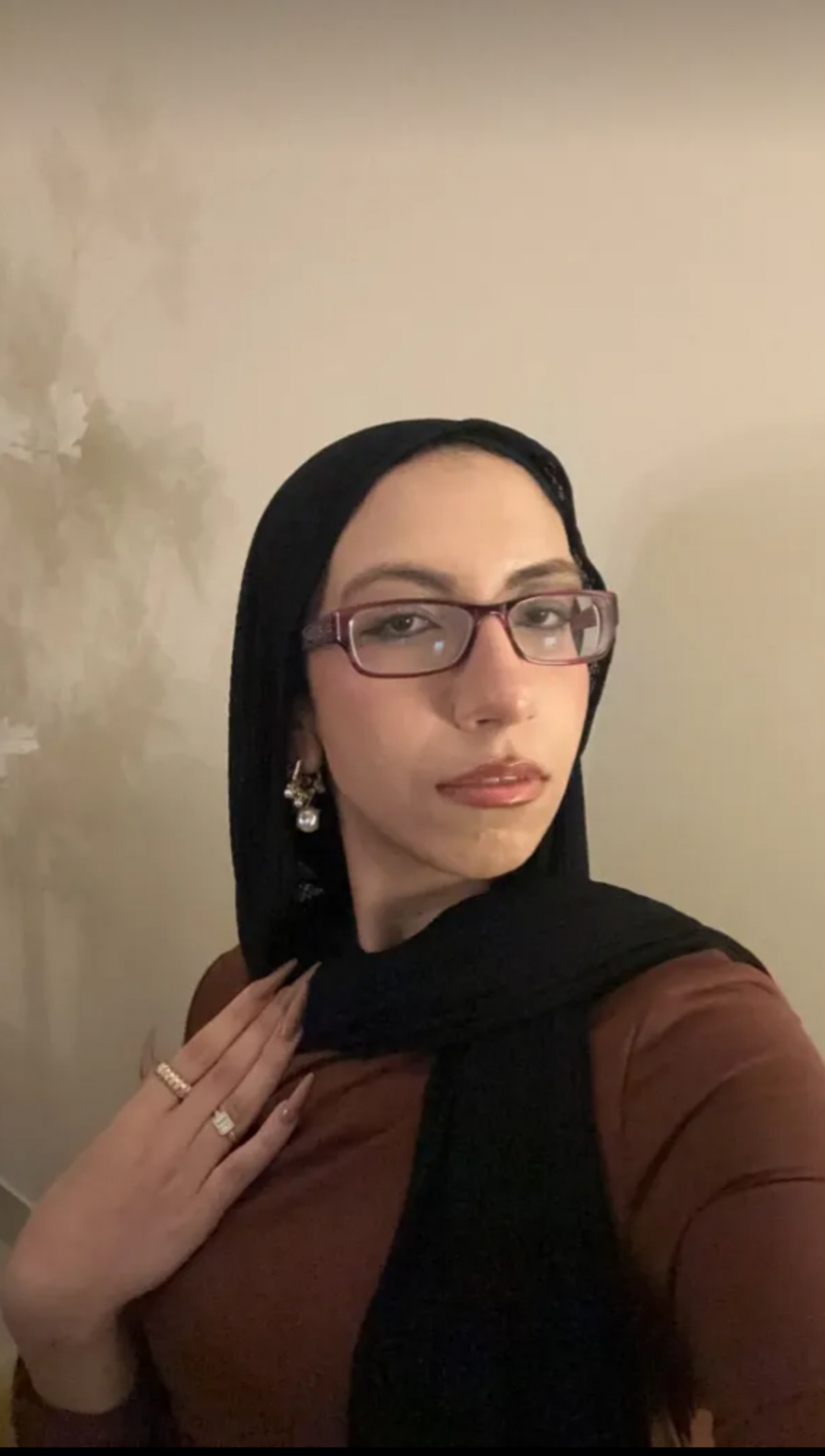 Hourglass Hijabi Girl Teases In Mirror Selfies ???? 3