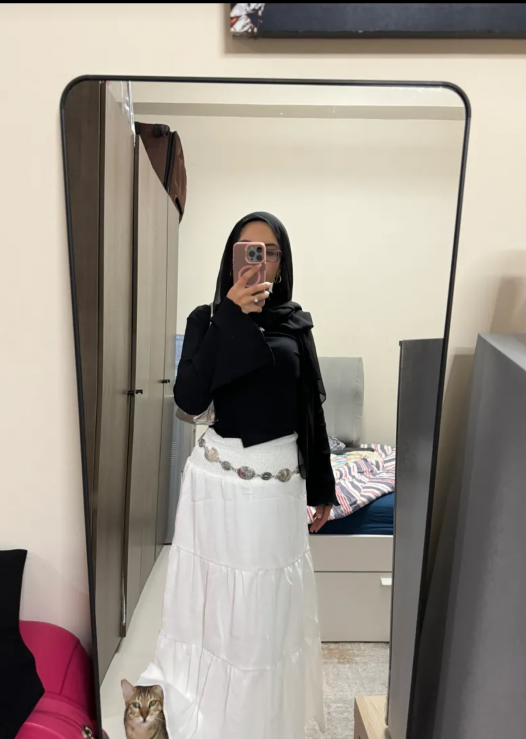 Hourglass Hijabi Girl Teases In Mirror Selfies ???? 5