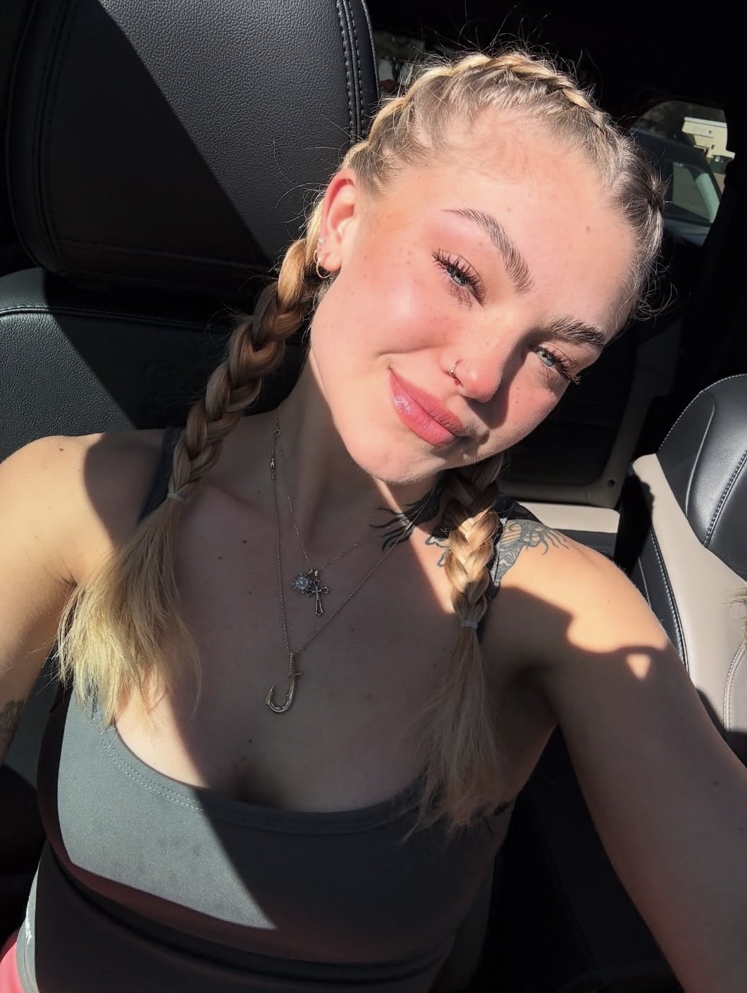 ブロンド・フリーク・イン・セルフィー・モード — ソー・キュート・ユー・ワナ・ルイン・ハー 8