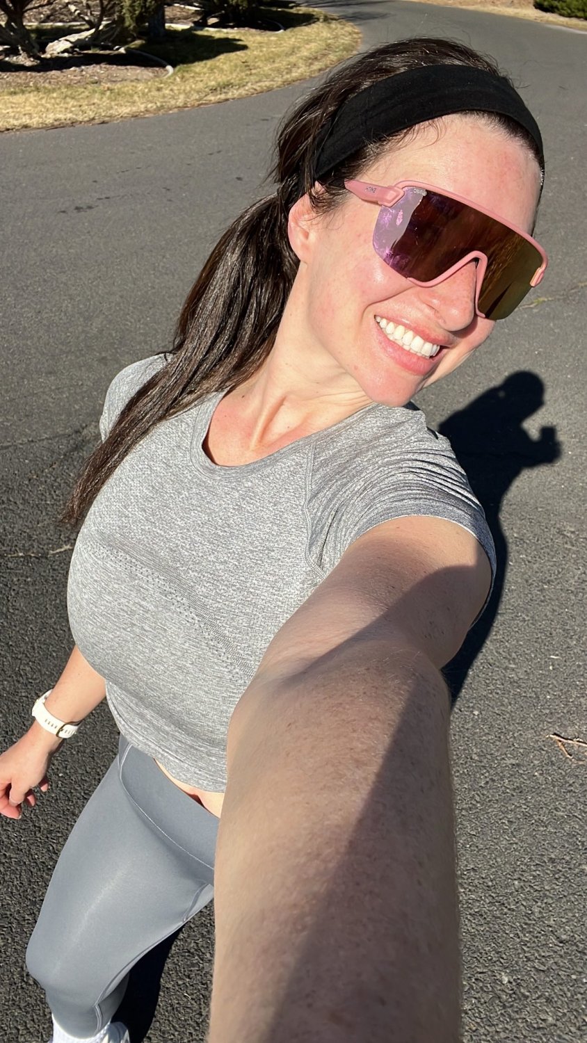 スマイリング・スラット・アフター・ファイブ・マイルズ・オブ・ディック・ライディング 2