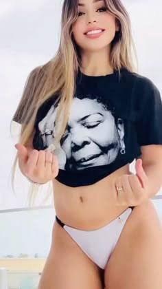 Melody ist eine köstliche kleine Hure. Wer auf sie geil ist, kann mit mir über dieses heiße Mädchen reden, das unsere Milch nimmt. 1