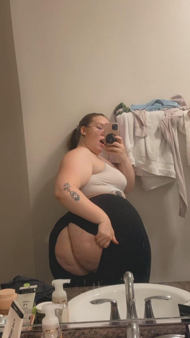 Fat Ass Laney Shaking It Hard 2