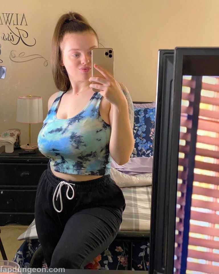 ビッグ・ティット・ベイブ・ベッギング・フォア・モア・コック 24