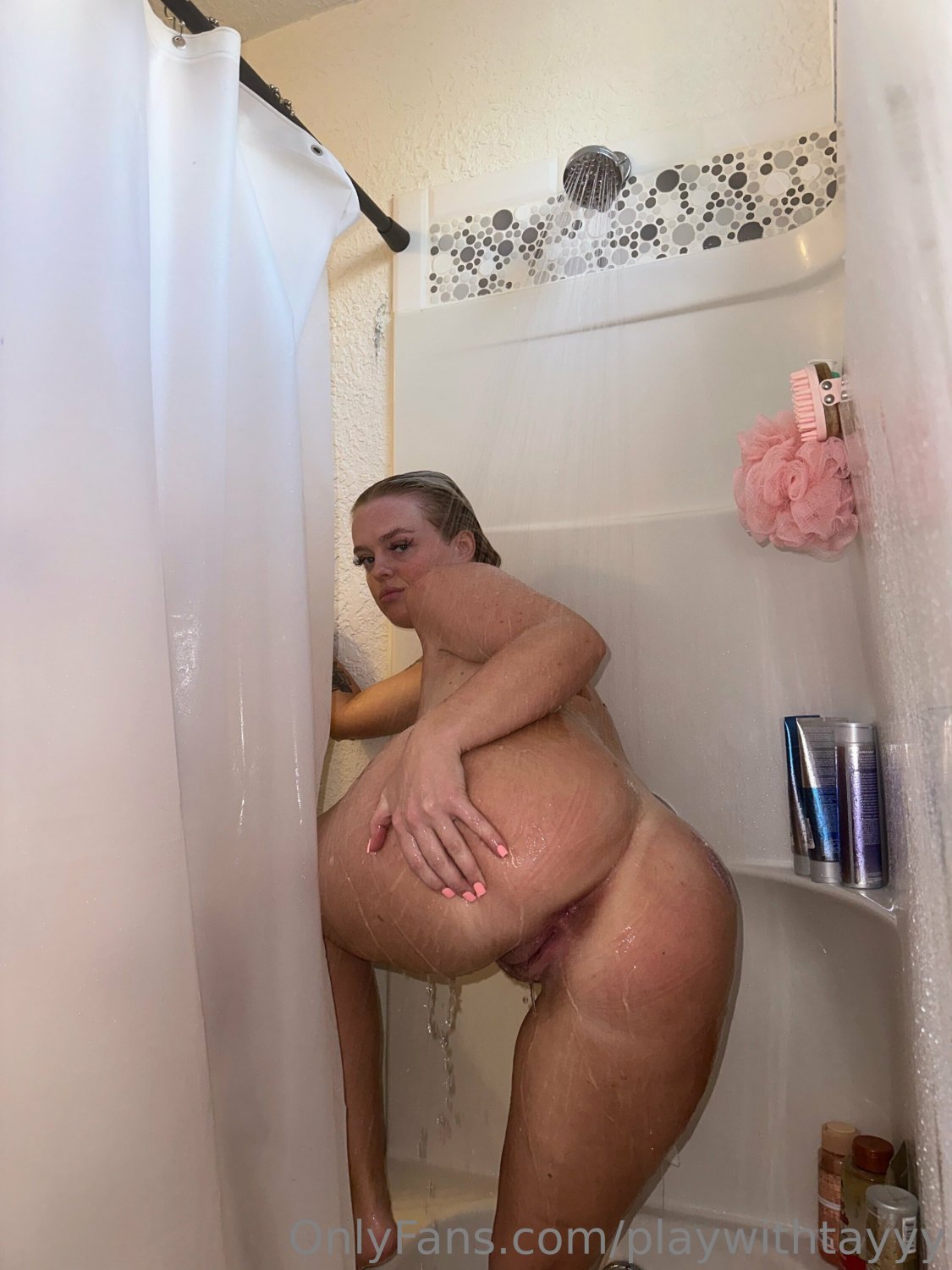 Curvy Babe Flashing Those Natural Fat Tits 3