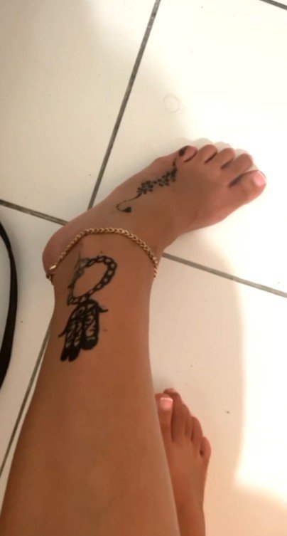 Arab Babe Spreading That Fuckable Body 7