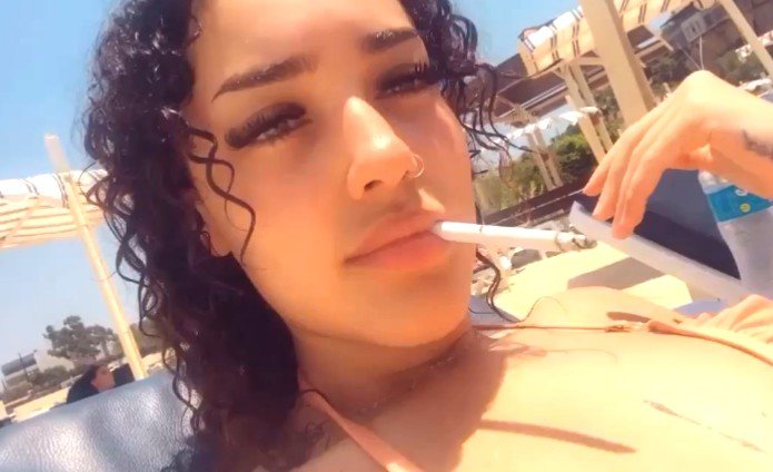 Arab Babe Spreading That Fuckable Body 8