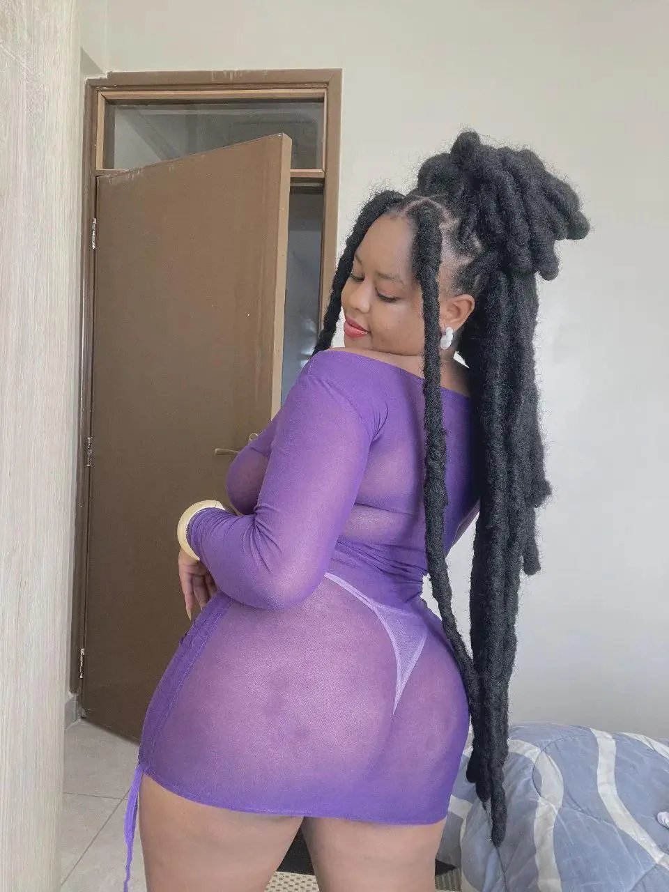 シック・スラット・ゲッティング・スマッシュト・ハード 8