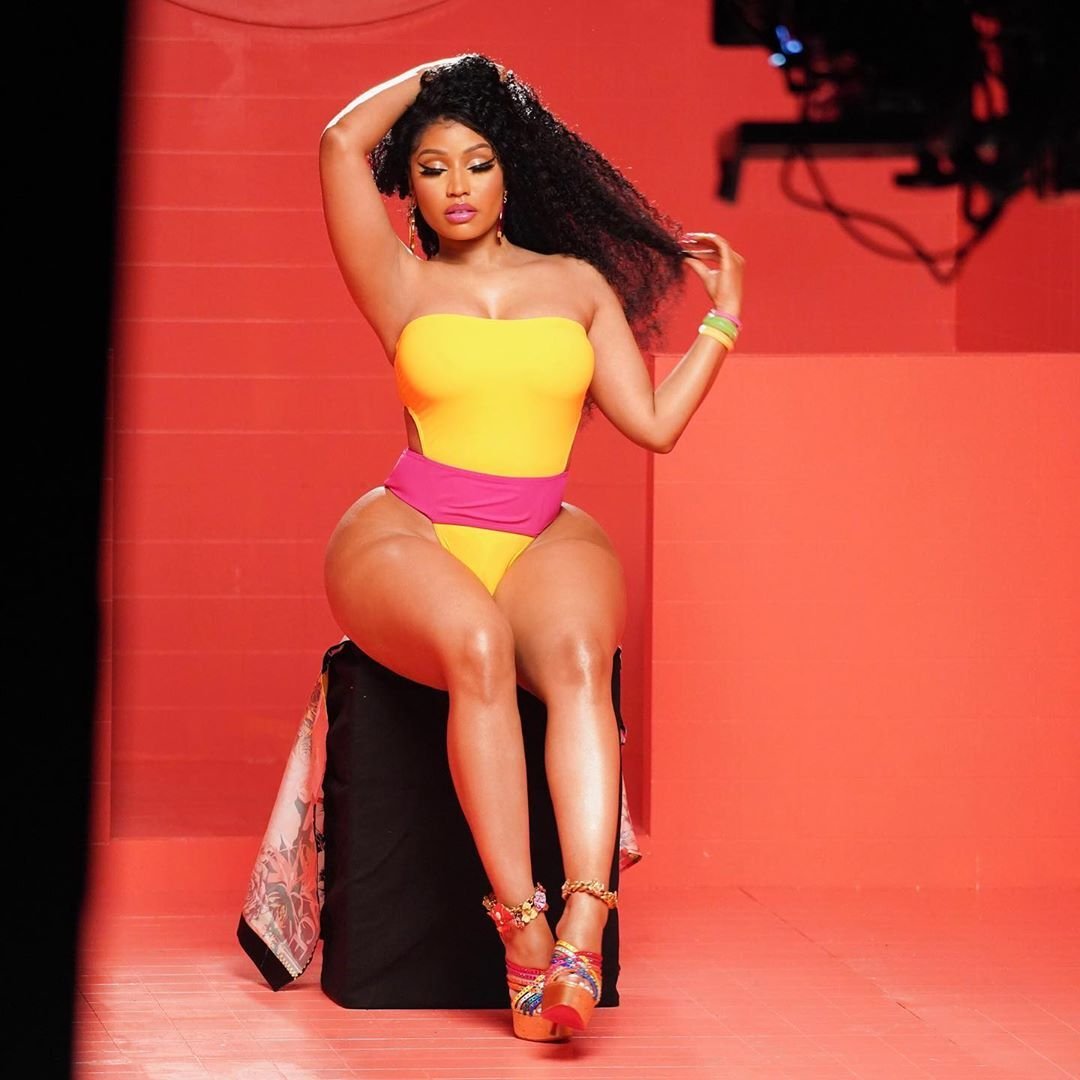 Nicki Minaj Lookalike Showing Off Her Juicy Curves 3