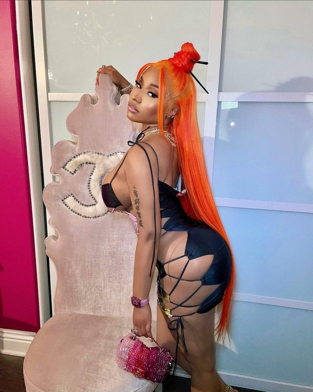 Nicki Minaj Lookalike Showing Off Her Juicy Curves 31