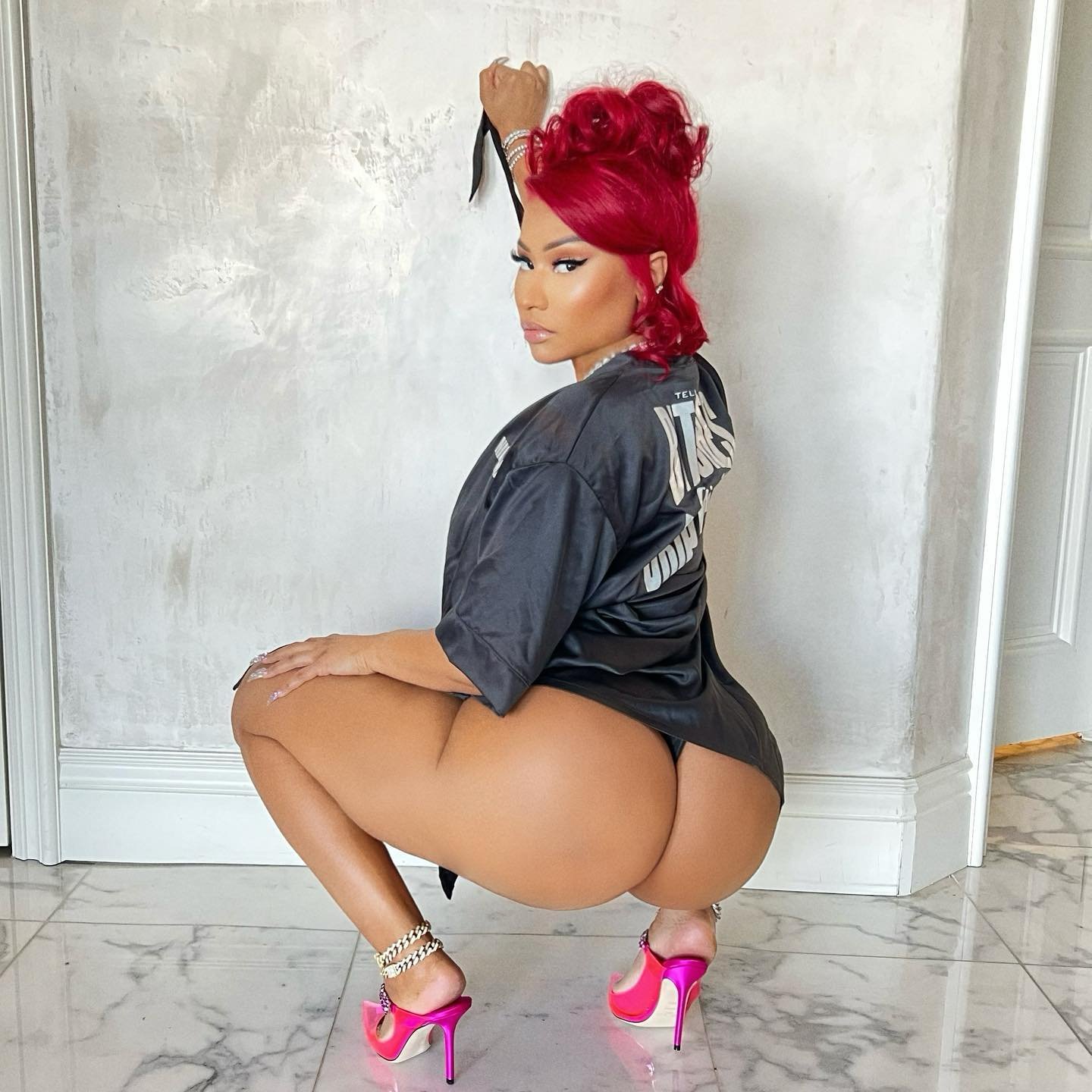 Nicki Minaj Lookalike Showing Off Her Juicy Curves 47