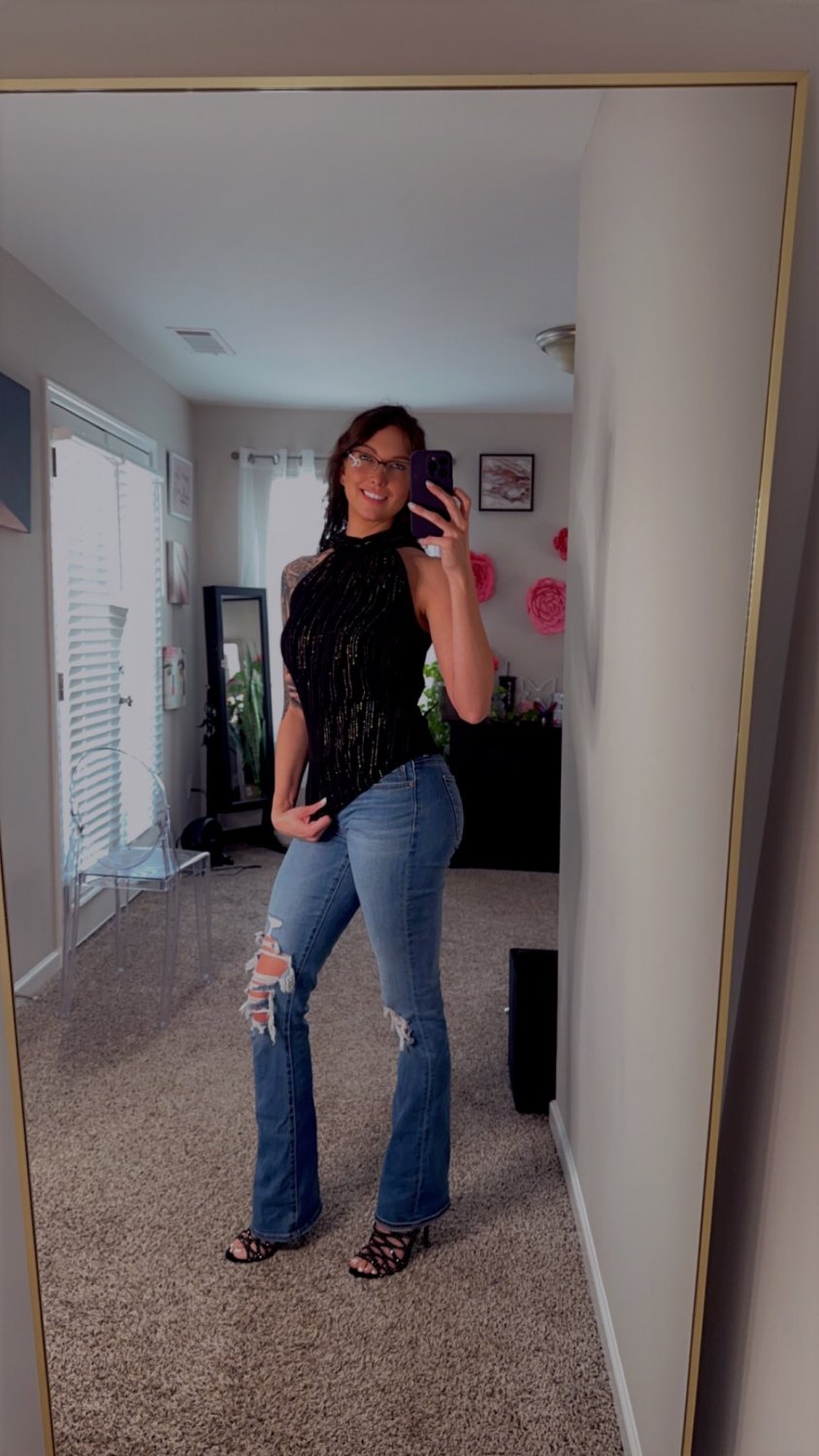 Lassie Ready To Get Her Holes Stuffed Hard 1