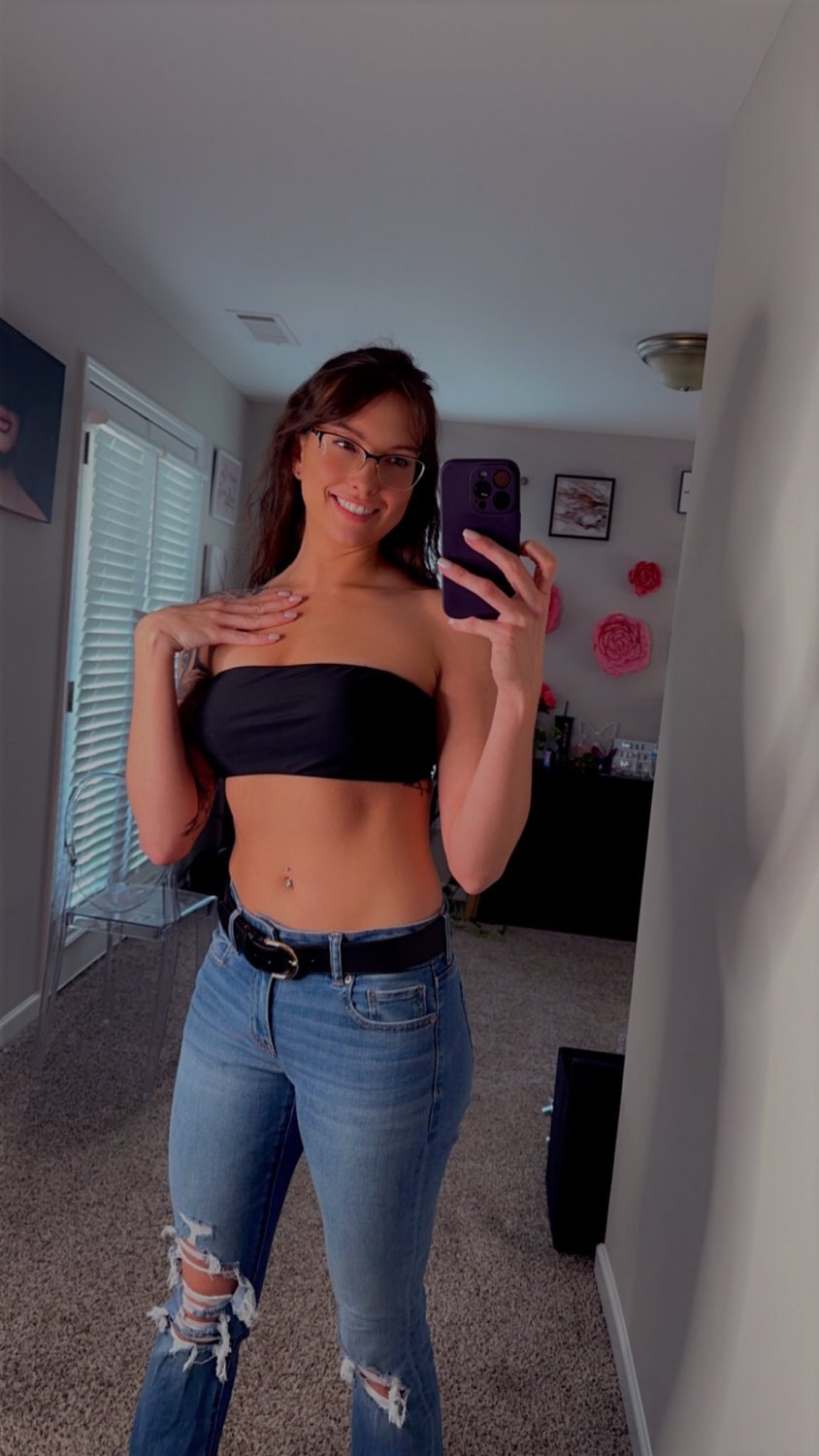 Lassie Ready To Get Her Holes Stuffed Hard 4