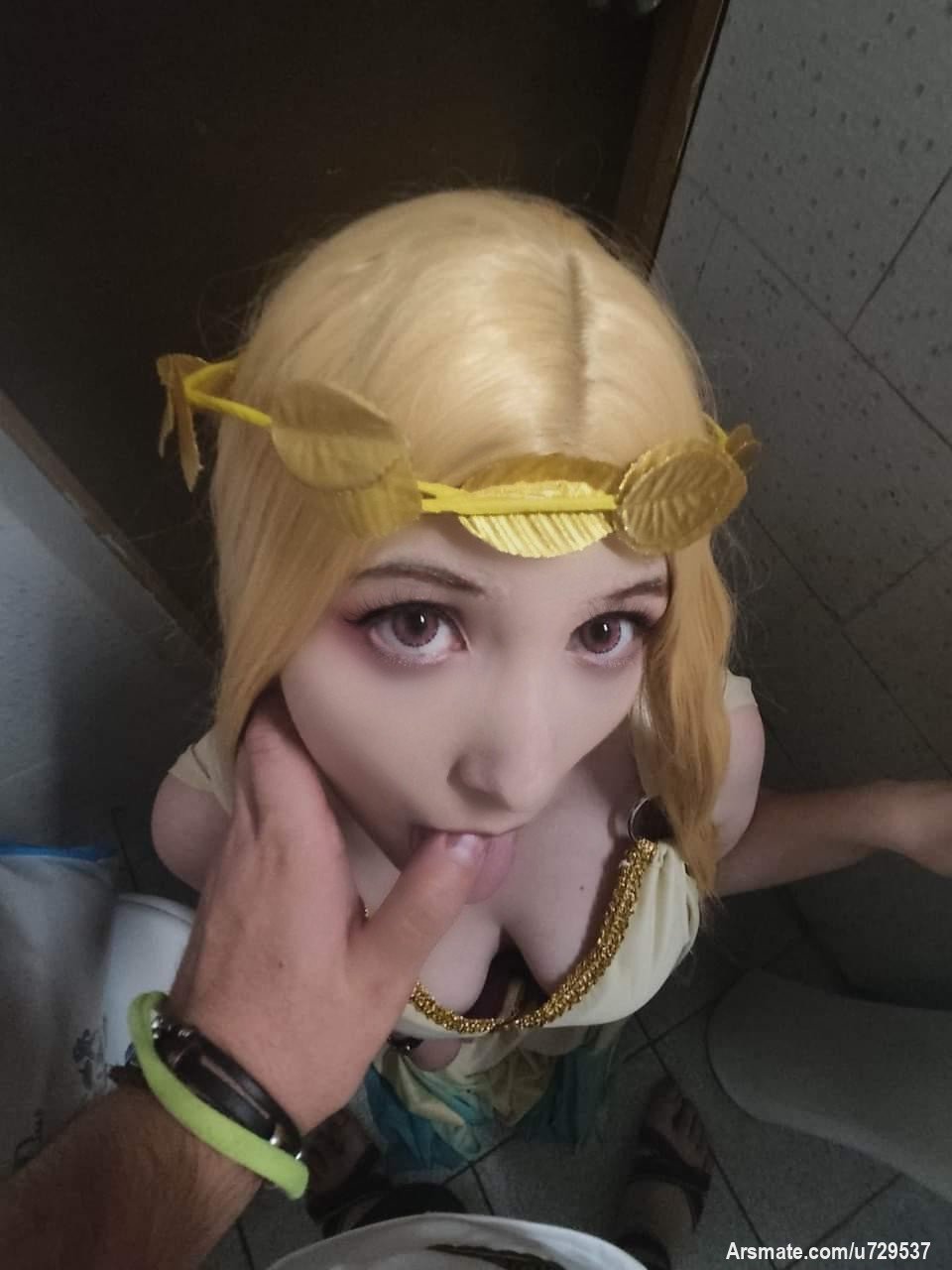 コスプレイヤー・ヨシノ・カプリオーリ・ストリッピング 8