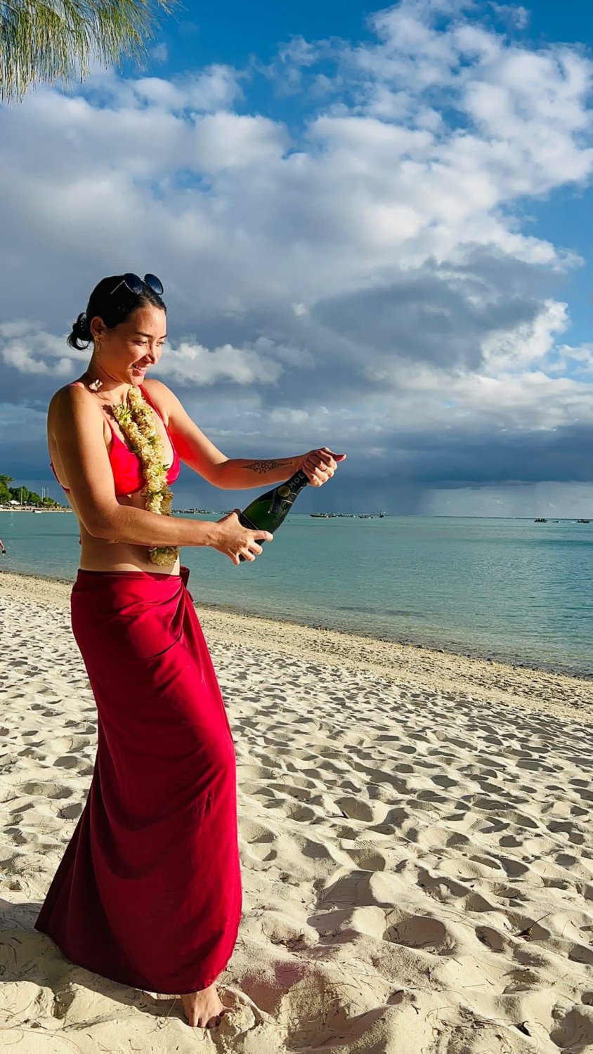 Christelle The Shaved Webslut From Tahiti 16