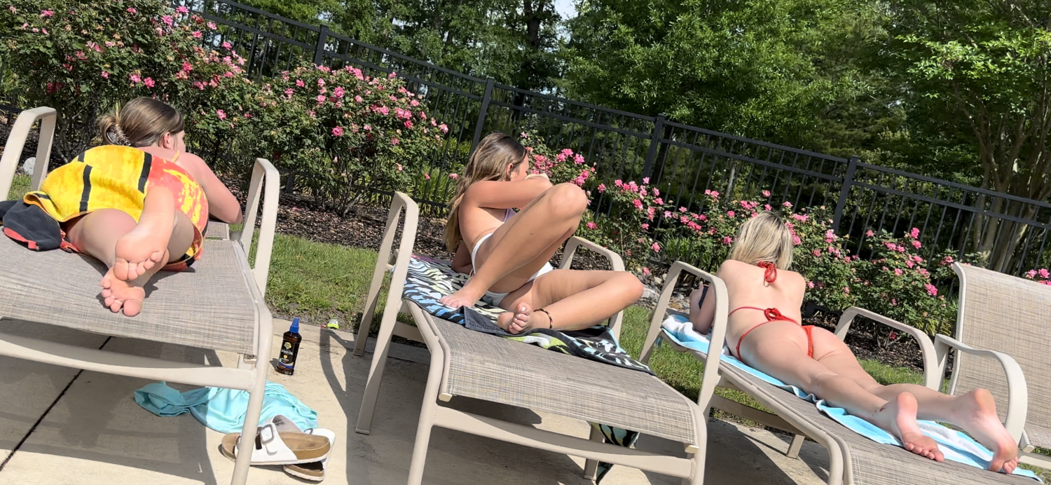 Candid Moments of Gorgeous Girls Sunbathing by the Pool 11