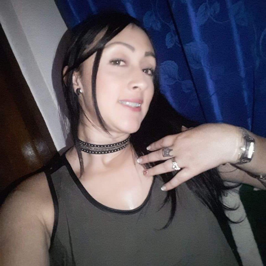 Hot Amateur Colombian Babe Showing Off Her Naughty Side 1