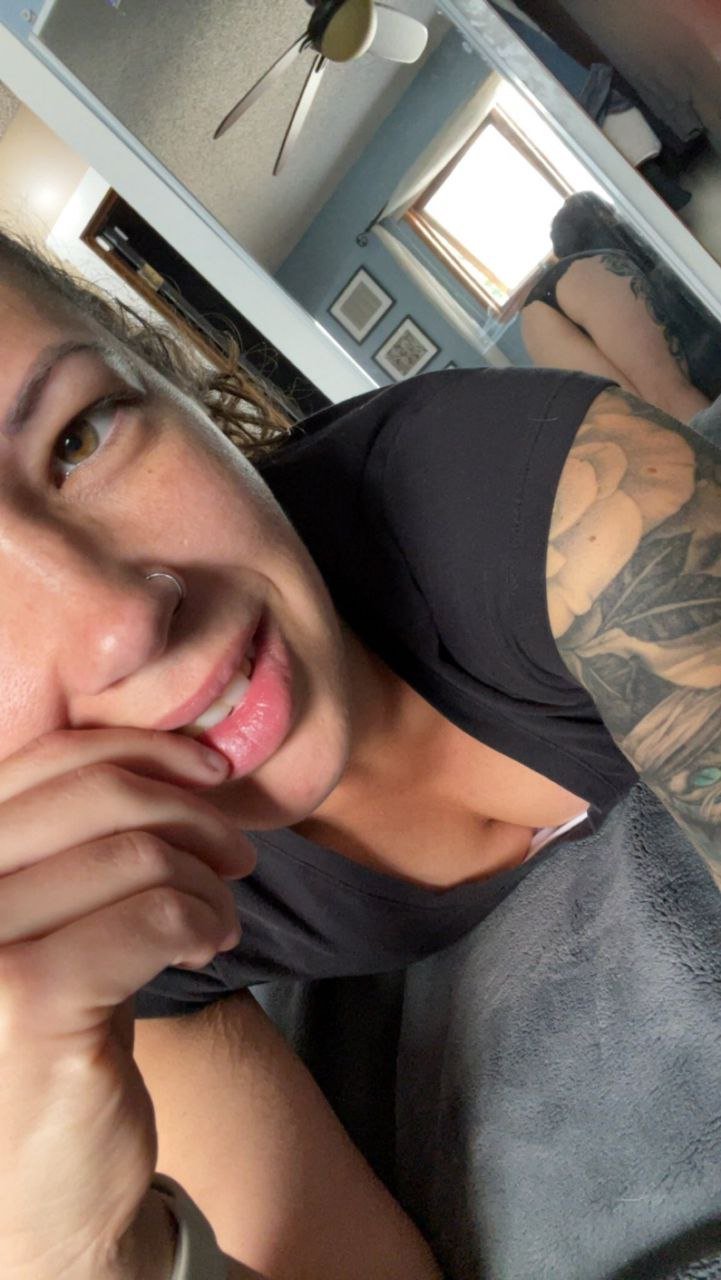 タトゥード・キャンディー・ベイブ・レディー・トゥ・サティスファイ・オール・ユア・クレイビングス 1