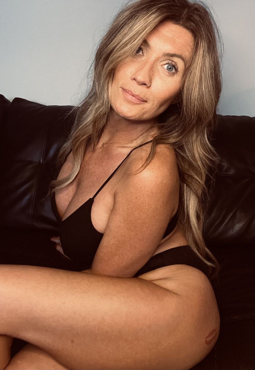 ホットワイフ・レディー・トゥ・エクスプロア・ハー・ワイルデスト・ファンタジーズ 15