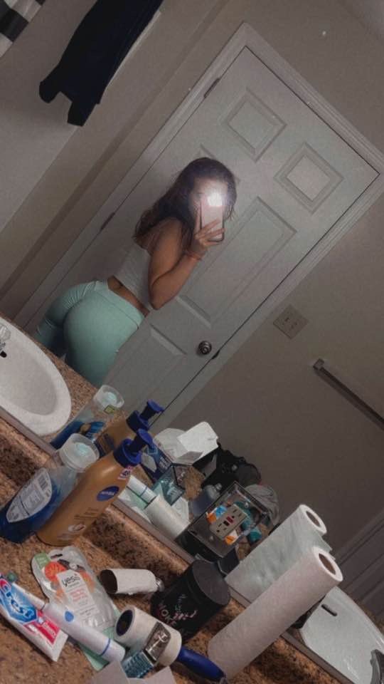 ライク、コメント、アンド・リポスト — レッツ・ターン・ハー・イントゥ・ア・カム・ハングリー・ハッシー！ 2