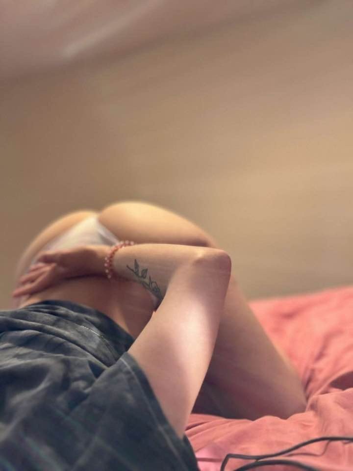 ライク、コメント、アンド・リポスト — レッツ・ターン・ハー・イントゥ・ア・カム・ハングリー・ハッシー！ 24