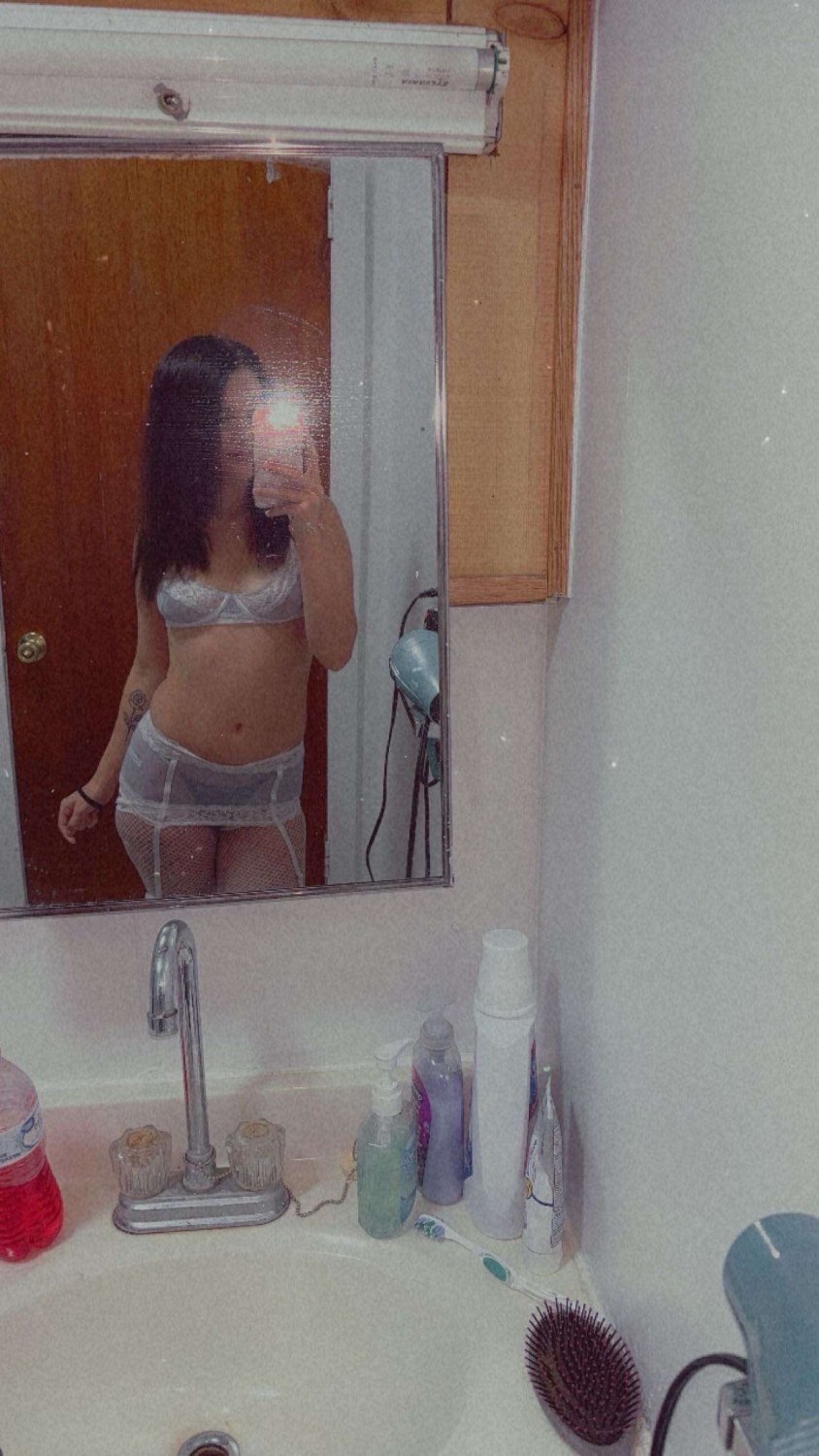 ライク、コメント、アンド・リポスト — レッツ・ターン・ハー・イントゥ・ア・カム・ハングリー・ハッシー！ 34