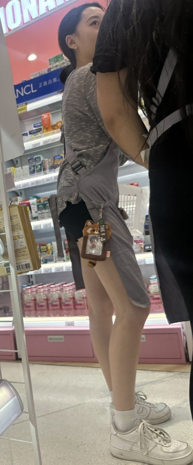 Slim Oriental Girl’s Perfect Legs Captured Candidly 2